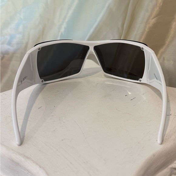 Christian Dior Overshine 2 Rare Vintage Y2K Sunglasses in White and Black - Picture 6 of 14
